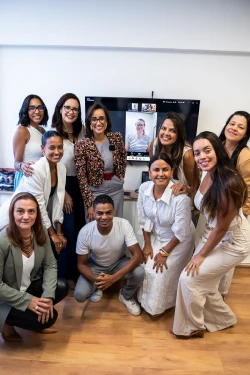 Turma da Comunica reunida em momento de integração e aprendizado